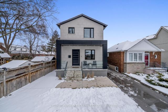 17 Bruton Rd, House detached with 3 bedrooms, 4 bathrooms and 5 parking in Toronto ON | Image 12