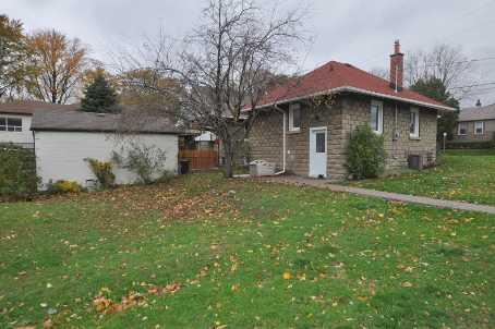 34 Peter St N, House detached with 2 bedrooms, 2 bathrooms and 1 parking in Mississauga ON | Image 2