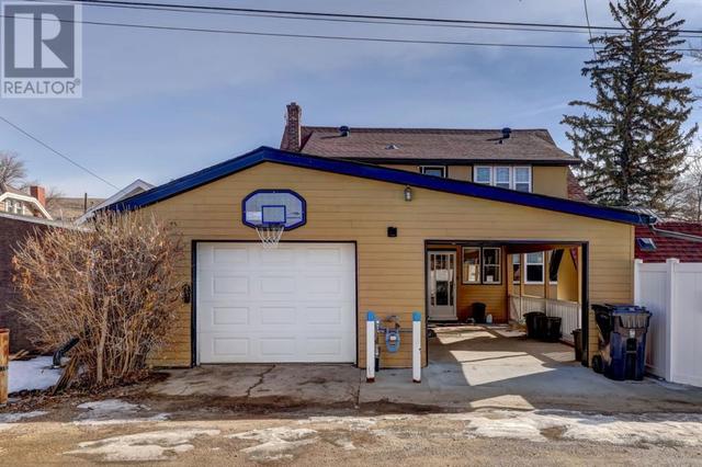 395 4 Street E, House detached with 4 bedrooms, 4 bathrooms and 2 parking in Drumheller AB | Image 45