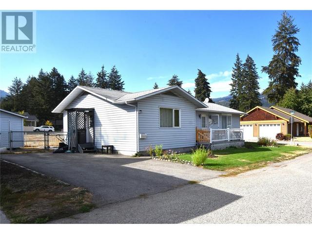 335 Deer Street, House detached with 2 bedrooms, 2 bathrooms and 2 parking in Vernon BC | Image 2
