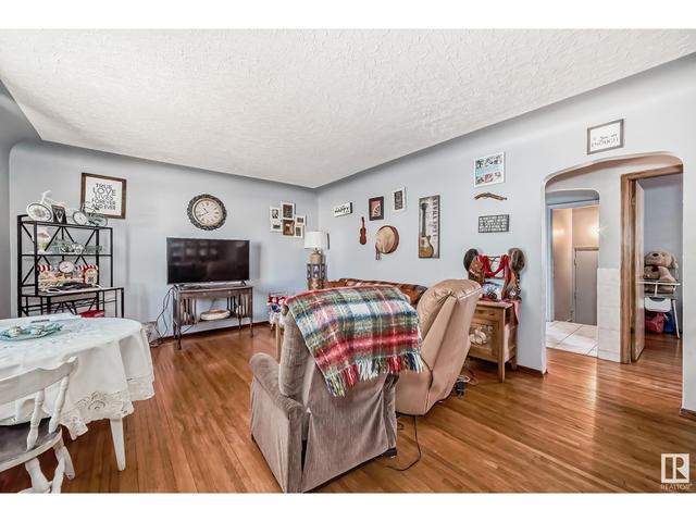 13003 Sherbrooke Av Nw, House detached with 5 bedrooms, 2 bathrooms and null parking in Edmonton AB | Image 5