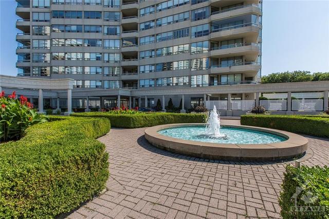 2002 - 1480 Riverside Drive, Condo with 2 bedrooms, 3 bathrooms and 1 parking in Ottawa ON | Image 2