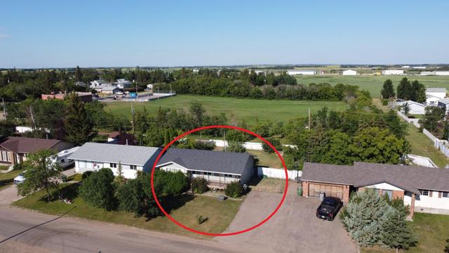 318 1st Street E, House detached with 4 bedrooms, 3 bathrooms and 4 parking in Lashburn SK | Image 2