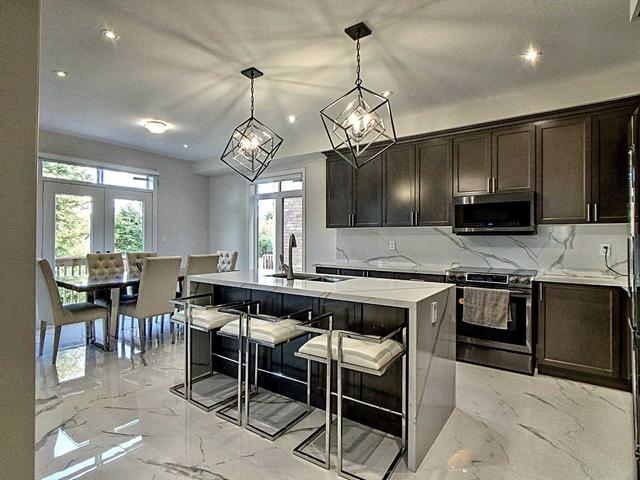 53 Gibson Circ, House detached with 5 bedrooms, 5 bathrooms and 4 parking in Bradford West Gwillimbury ON | Image 2