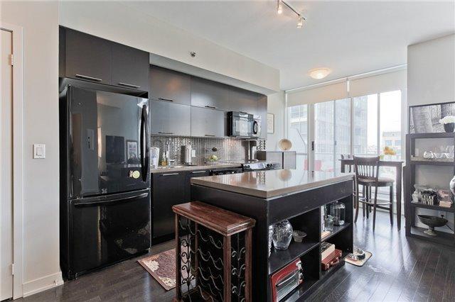 lph 12 - 21 Nelson St, Condo with 1 bedrooms, 2 bathrooms and 1 parking in Toronto ON | Image 5