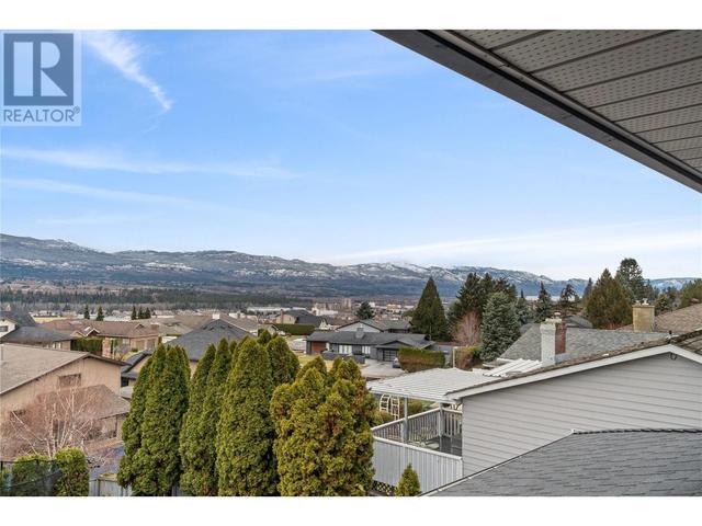988 Monashee Place, House detached with 6 bedrooms, 3 bathrooms and 4 parking in Kelowna BC | Image 22