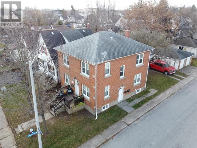 4077 Hickson Avenue, House other with 6 bedrooms, 3 bathrooms and 6 parking in Niagara Falls ON | Image 2