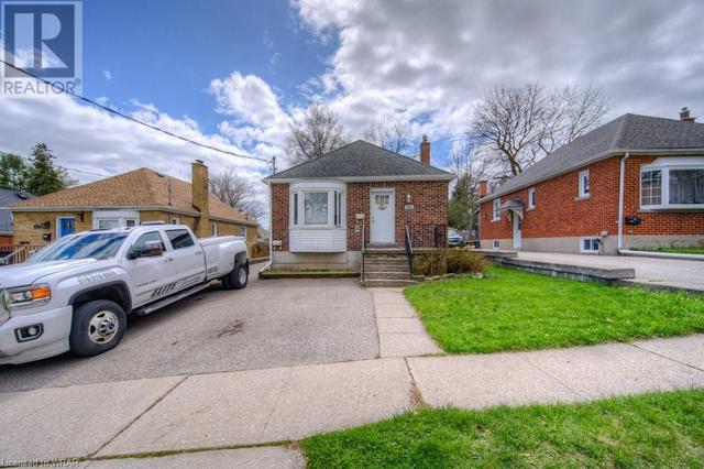 123 First Ave Avenue, House other with 4 bedrooms, 2 bathrooms and 9 parking in Cambridge ON | Image 2