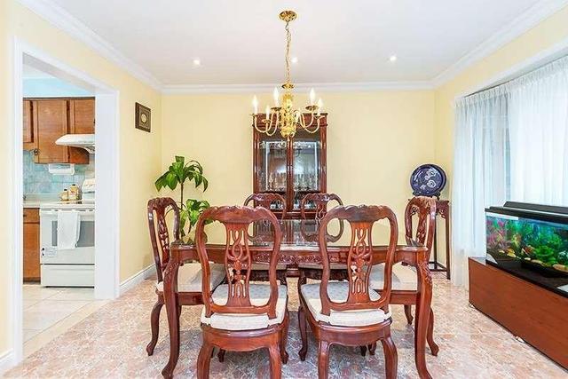 134 Mccabe Cres, House detached with 3 bedrooms, 3 bathrooms and 4 parking in Vaughan ON | Image 4