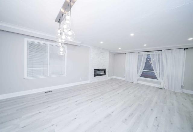 22 Decarie Circ, House detached with 4 bedrooms, 2 bathrooms and 2 parking in Toronto ON | Image 8