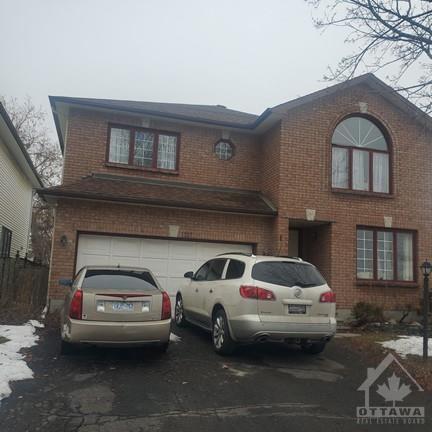 1327 Brookline Avenue, House detached with 5 bedrooms, 4 bathrooms and 6 parking in Ottawa ON | Card Image