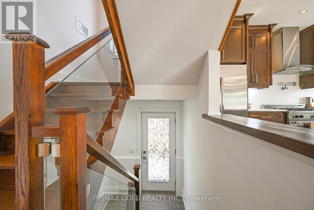110 Richardson Ave, House detached with 4 bedrooms, 4 bathrooms and 5 parking in Toronto ON | Image 24