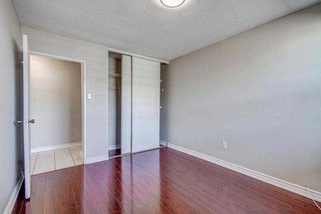 1405 - 3 Lisa St, Condo with 3 bedrooms, 2 bathrooms and 1 parking in Brampton ON | Image 2