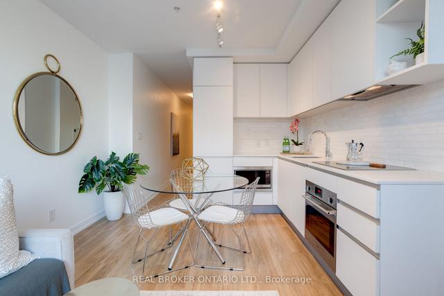 221 - 377 Madison Ave, Condo with 1 bedrooms, 1 bathrooms and 0 parking in Toronto ON | Image 1