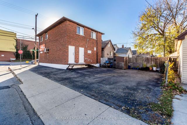 1295 Cannon St E, House detached with 2 bedrooms, 2 bathrooms and 5 parking in Hamilton ON | Image 30