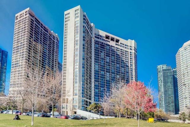 1804 - 33 Harbour Sq, Condo with 2 bedrooms, 2 bathrooms and 1 parking in Toronto ON | Image 1