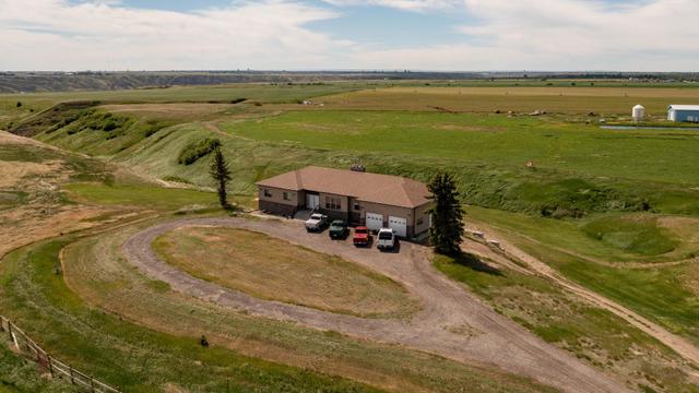 100043 25 Highway, House detached with 3 bedrooms, 3 bathrooms and 10 parking in Lethbridge County AB | Image 3