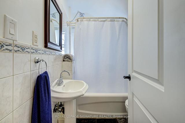 17 Ashbury Ave, House detached with 3 bedrooms, 3 bathrooms and 5 parking in Toronto ON | Image 29