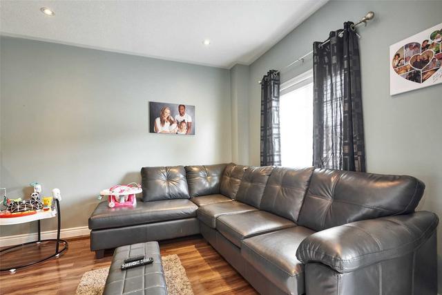 82 Bagnell Cres, House detached with 3 bedrooms, 4 bathrooms and 3 parking in Clarington ON | Image 6