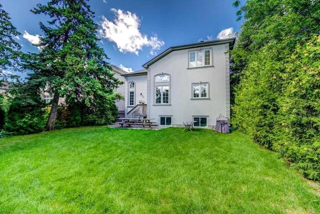 11 Monkton Ave, House detached with 4 bedrooms, 5 bathrooms and 4 parking in Toronto ON | Image 2