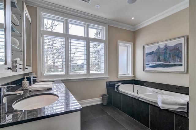 389 Glencairn Ave, House detached with 4 bedrooms, 5 bathrooms and 3 parking in Toronto ON | Image 3