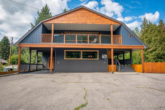 516 Glendale Avenue, House detached with 5 bedrooms, 3 bathrooms and 20 parking in Salmo BC | Image 1