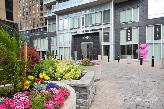 2001 - 111 Champagne Avenue, Condo with 2 bedrooms, 3 bathrooms and 2 parking in Ottawa ON | Card Image