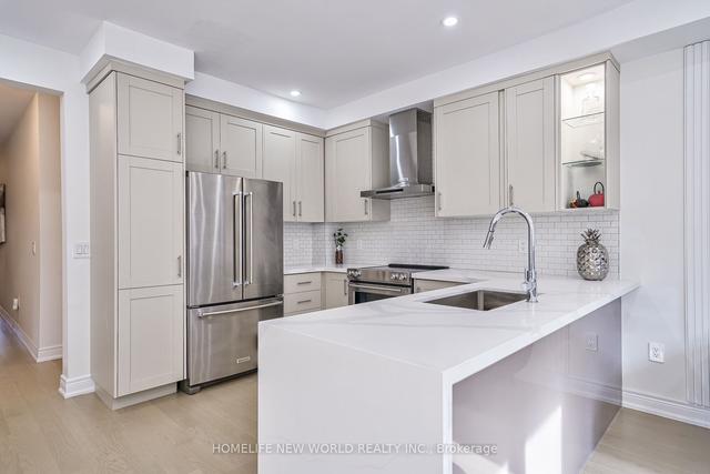 41 Hercules Club Dr, House attached with 3 bedrooms, 3 bathrooms and 3 parking in Richmond Hill ON | Image 2