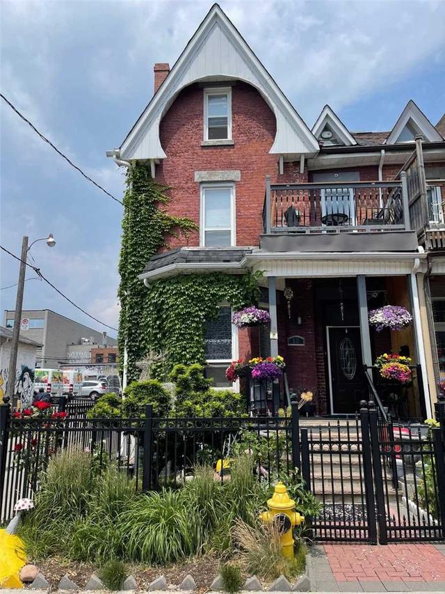 12 Grange Ave, House semidetached with 9 bedrooms, 8 bathrooms and 1 parking in Toronto ON | Image 1