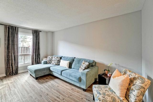 680 Regency Crt, Townhouse with 3 bedrooms, 2 bathrooms and 2 parking in Burlington ON | Image 36