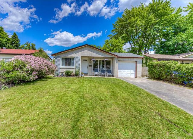 22 Belwood Crescent, House detached with 3 bedrooms, 1 bathrooms and 3 parking in Kitchener ON | Image 2