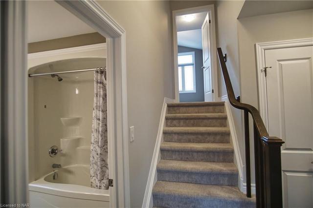 1213 Uppers Lane, House detached with 5 bedrooms, 3 bathrooms and 4 parking in Thorold ON | Image 5