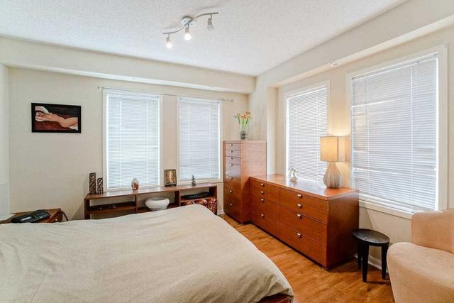 7 - 95 The Queensway, Townhouse with 3 bedrooms, 2 bathrooms and 1 parking in Toronto ON | Image 14