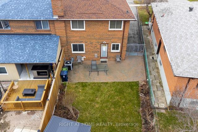 35 Peterson Dr, House semidetached with 3 bedrooms, 3 bathrooms and 6 parking in Toronto ON | Image 32