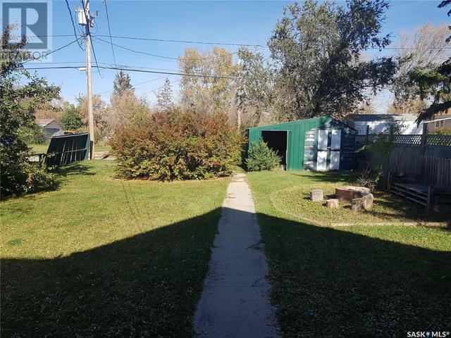 208 Railway Avenue, House detached with 3 bedrooms, 2 bathrooms and null parking in Stoughton SK | Image 26