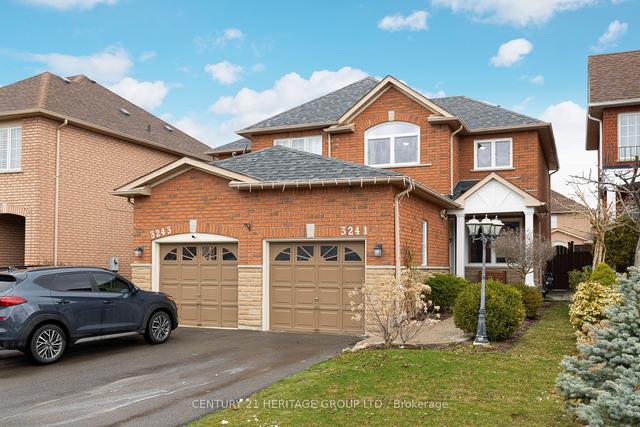 3241 Apricot St, House semidetached with 3 bedrooms, 3 bathrooms and 3 parking in Mississauga ON | Image 1