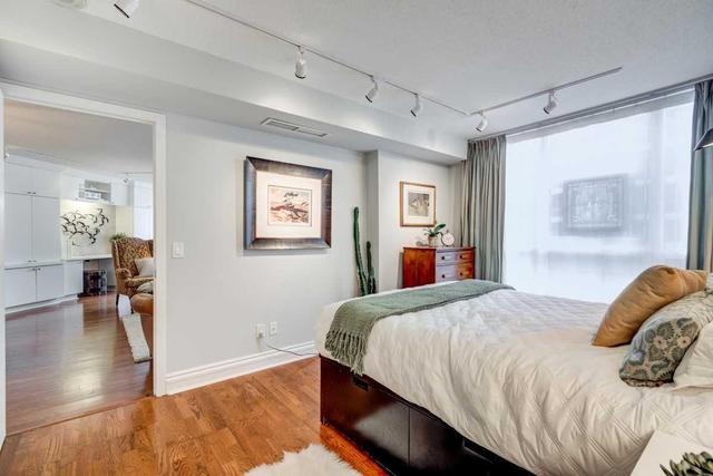 412 - 208 Queens Quay W, Condo with 2 bedrooms, 2 bathrooms and 2 parking in Toronto ON | Image 10