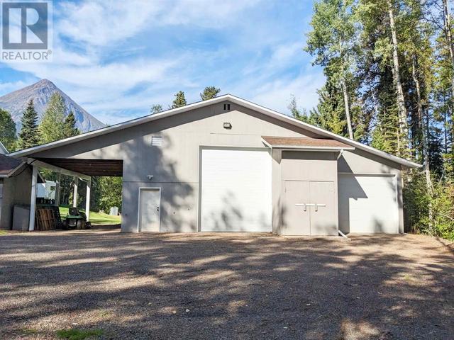 8639 Kroeker Road, House detached with 4 bedrooms, 3 bathrooms and null parking in Bulkley Nechako A BC | Image 10