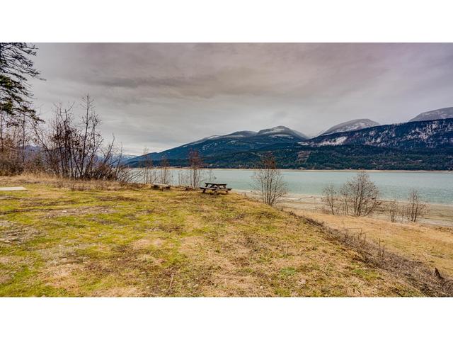 682 Lower Inonoaklin Rd, House detached with 3 bedrooms, 3 bathrooms and 10 parking in Central Kootenay K BC | Image 44