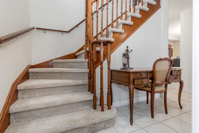 34 Balmoral Pl, House detached with 3 bedrooms, 3 bathrooms and 5 parking in Barrie ON | Image 5