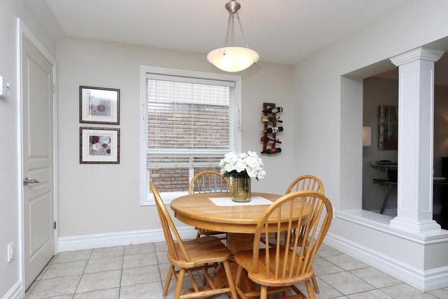 10 Wilkie Cres, House detached with 3 bedrooms, 2 bathrooms and 2 parking in Guelph ON | Image 3