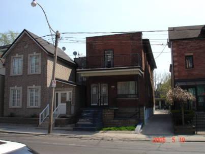 997 Dufferin St, House detached with 4 bedrooms, 3 bathrooms and 3 parking in Toronto ON | Image 2