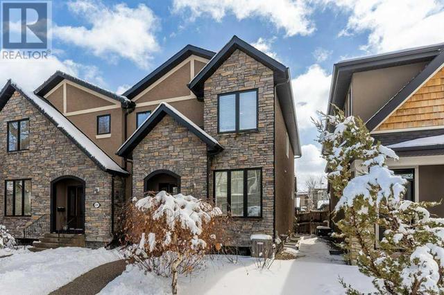 2047 48 Avenue Sw, House semidetached with 3 bedrooms, 3 bathrooms and 2 parking in Calgary AB | Image 2