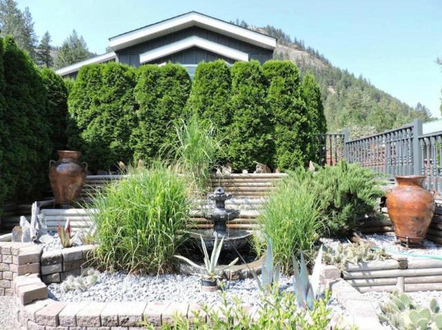 522 Border Place, House detached with 2 bedrooms, 1 bathrooms and null parking in Midway BC | Image 25
