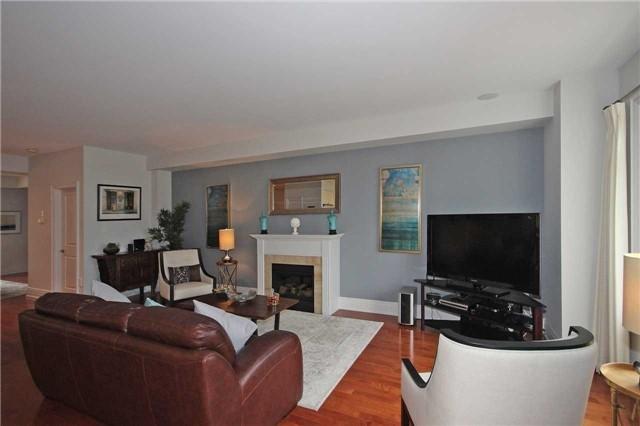 408 Martha St, House attached with 2 bedrooms, 4 bathrooms and 2 parking in Burlington ON | Image 5