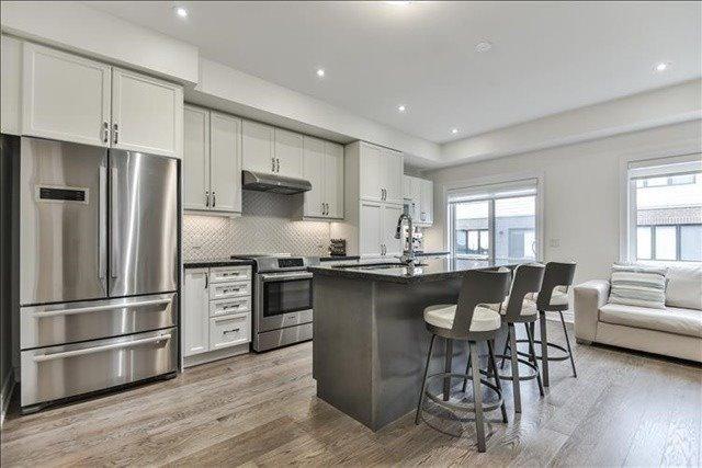 394 Wheat Boom Dr, House attached with 3 bedrooms, 4 bathrooms and 1 parking in Oakville ON | Image 2