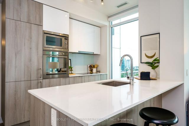1507 - 27 Bathurst St, Condo with 2 bedrooms, 2 bathrooms and 1 parking in Toronto ON | Image 4