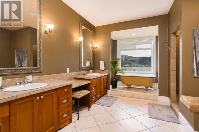 22402/21 Bridgeman Road, Home with 4 bedrooms, 4 bathrooms and 4 parking in Summerland BC | Image 10
