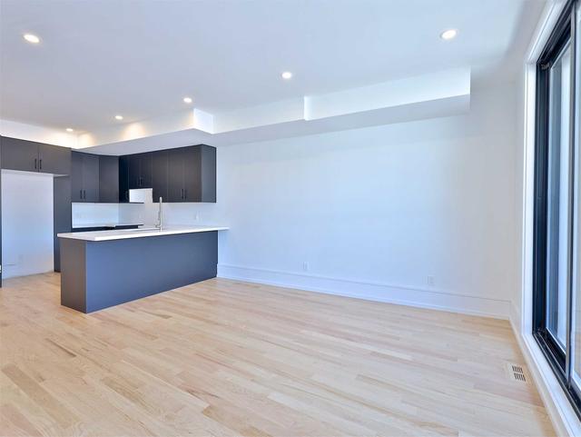 143 D' Arcy St, House attached with 2 bedrooms, 2 bathrooms and 2 parking in Toronto ON | Image 5