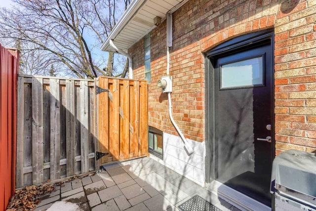 3 Thornly Cres, House detached with 3 bedrooms, 3 bathrooms and 3 parking in Toronto ON | Image 21